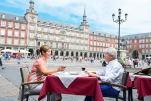 Tres de cada cuatro turistas españoles realiza viajes para disfrutar de la gastronomía - VALTRAVIESO