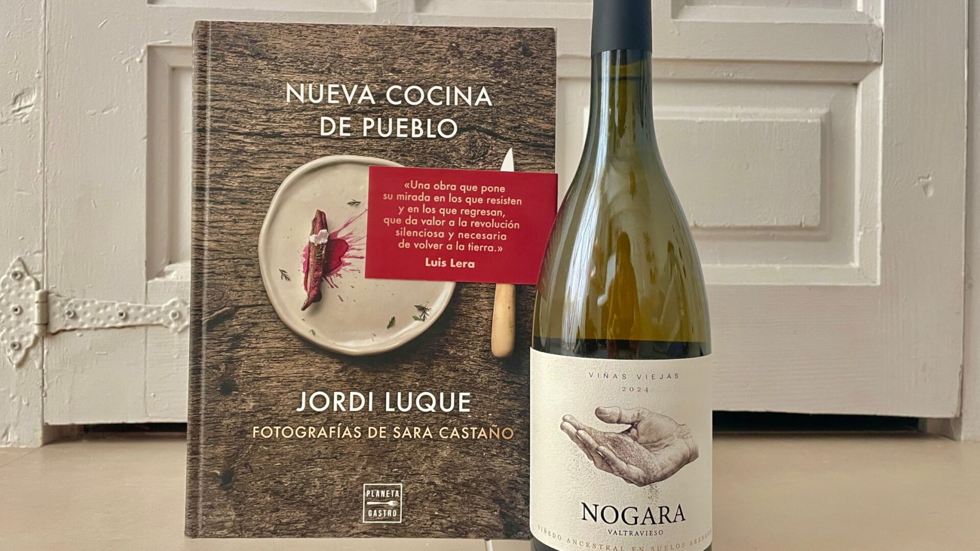 Un verano de libros y vinos: «Nueva cocina de pueblo» y Valtravieso Nogara Viñas Viejas 2024